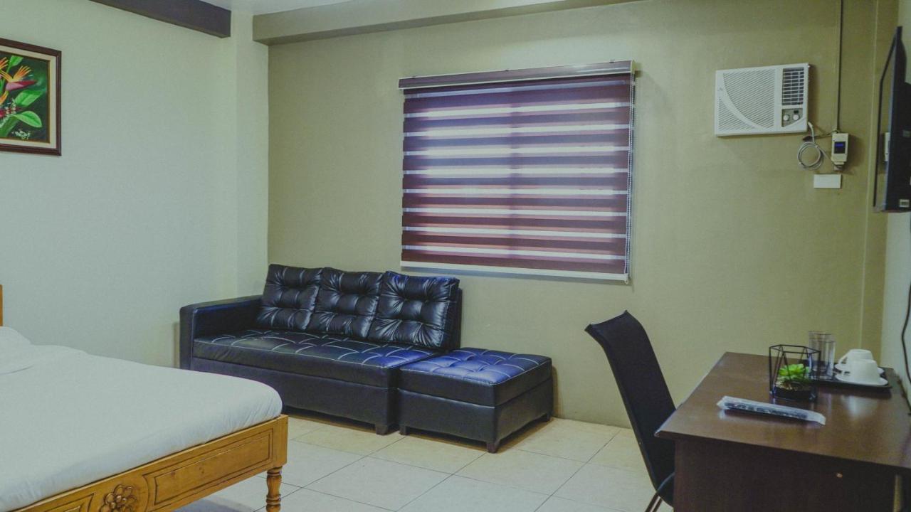 2428 Suites Urdaneta Экстерьер фото